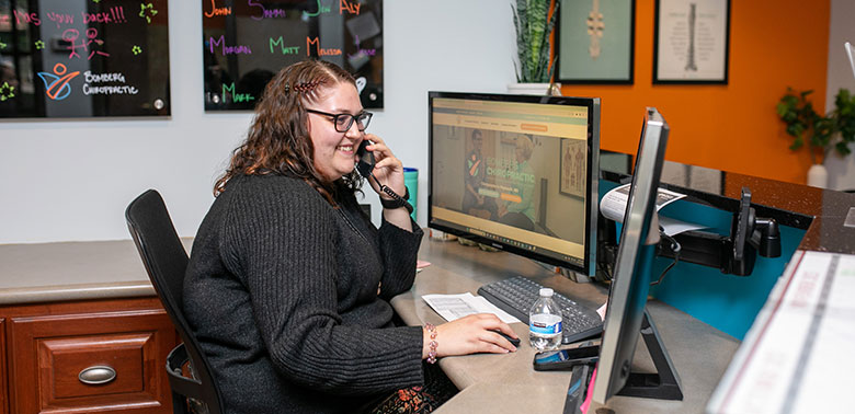 Dr. Bomberg adjusting a women's spine.
